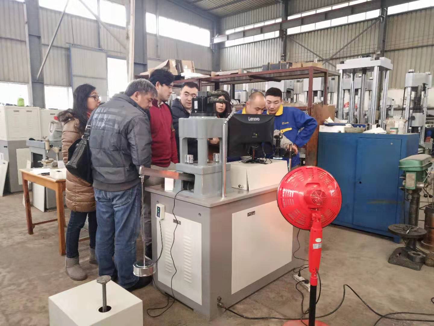 国外客户到济南香蕉视频导航工厂参观考察