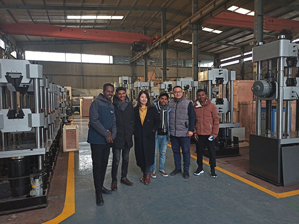 印尼客户到济南香蕉视频导航工厂考察订购大香蕉91视频设备